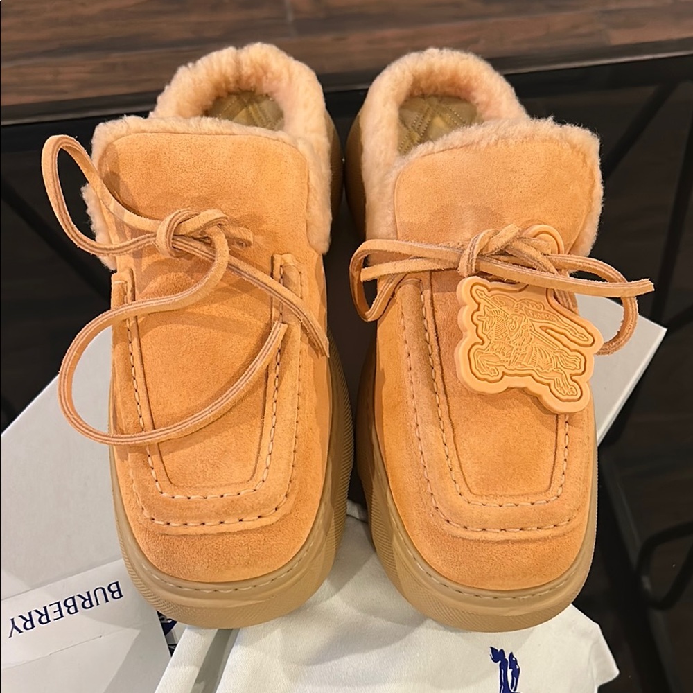 New authentic Burberry shoes